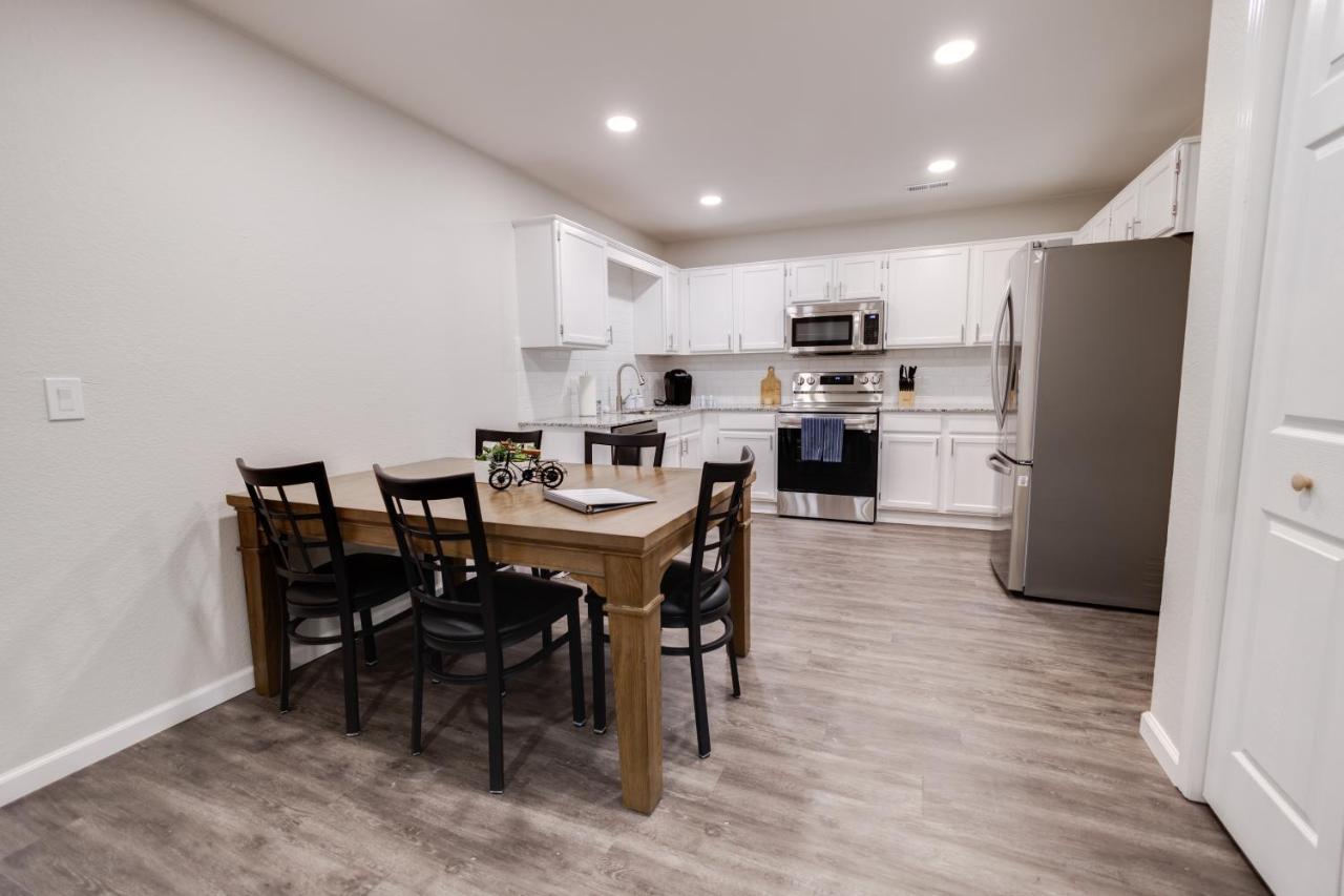 Trailside Townhouse - Close To Downtown & Bike Trails Бентонвилль Экстерьер фото